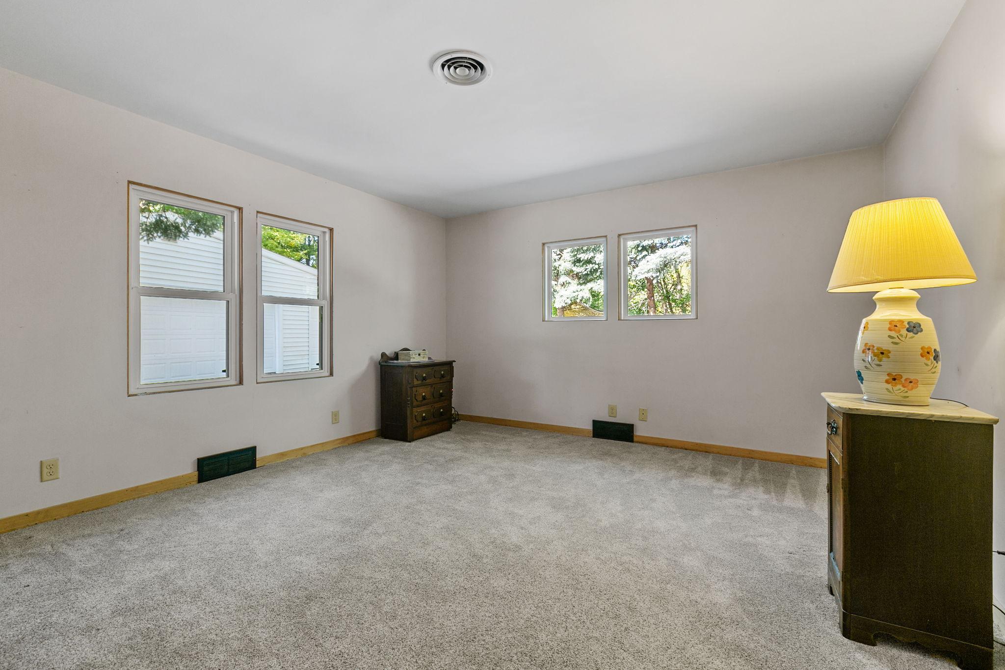 157 W Glencrest Drive