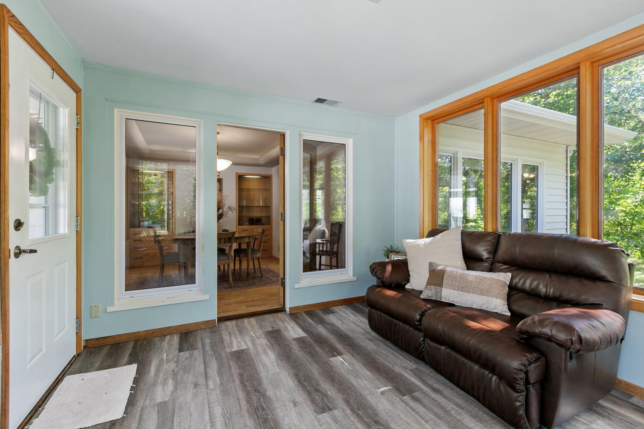 157 W Glencrest Drive