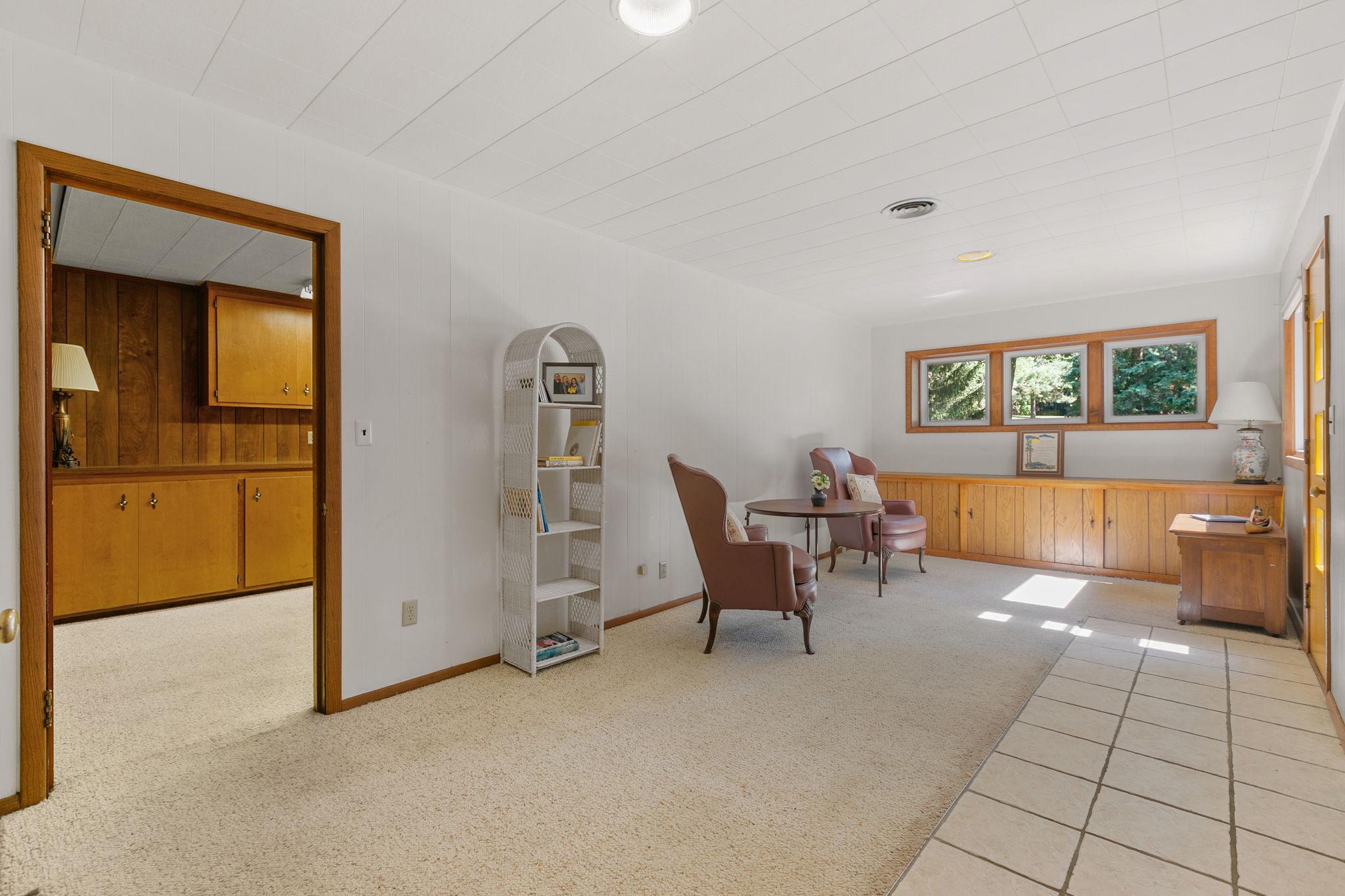 157 W Glencrest Drive