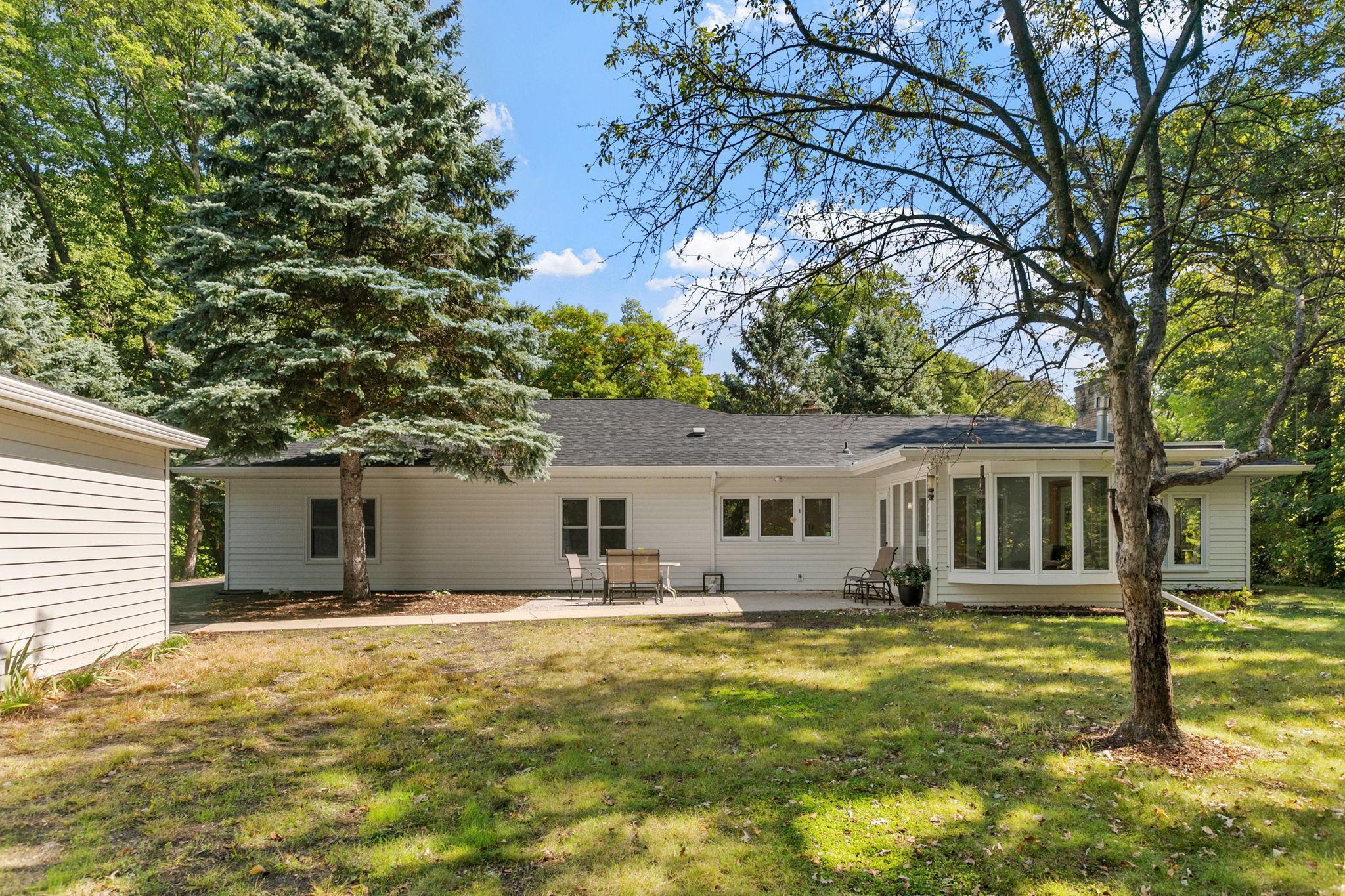 157 W Glencrest Drive