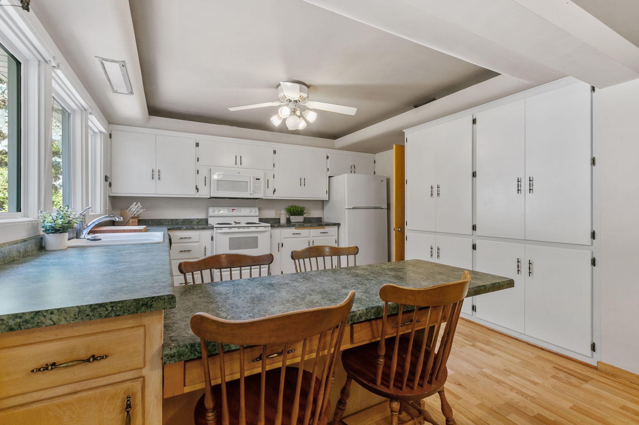 157 W Glencrest Drive