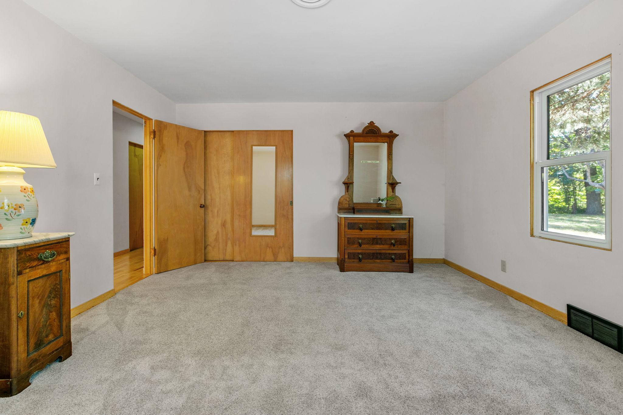 157 W Glencrest Drive