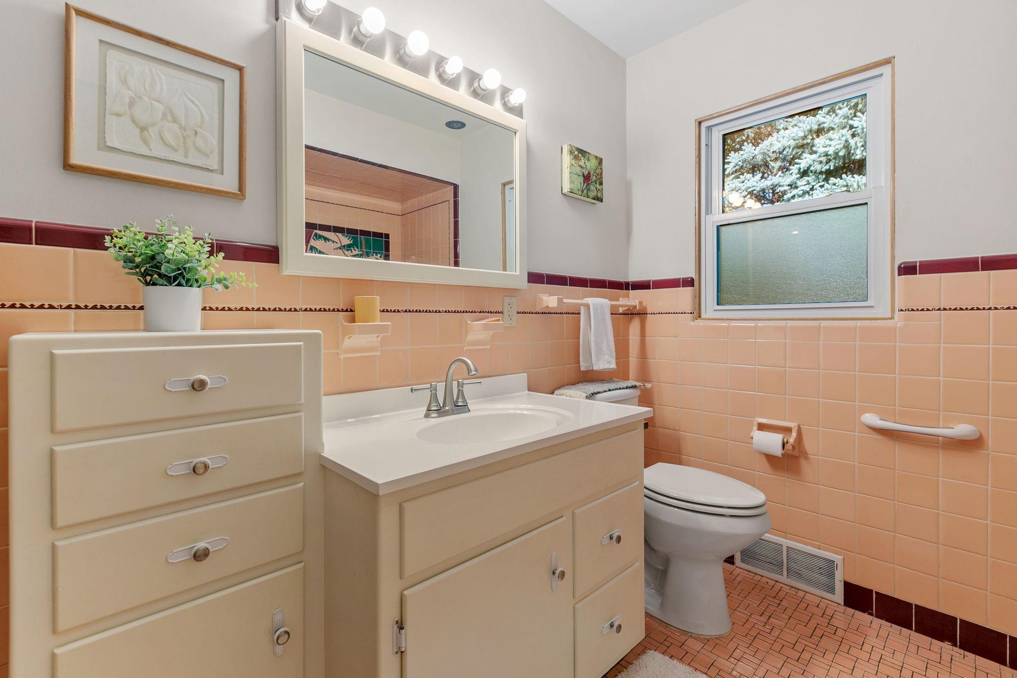 157 W Glencrest Drive