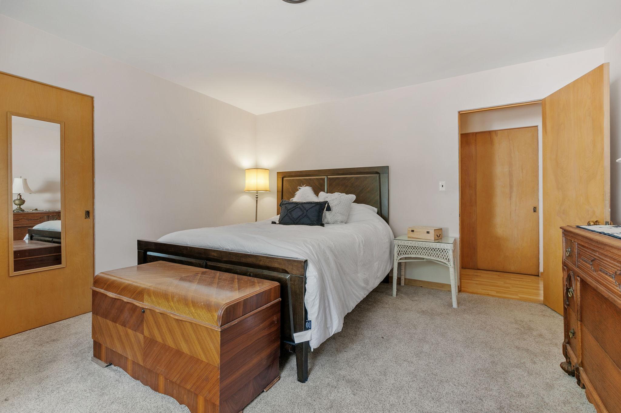 157 W Glencrest Drive
