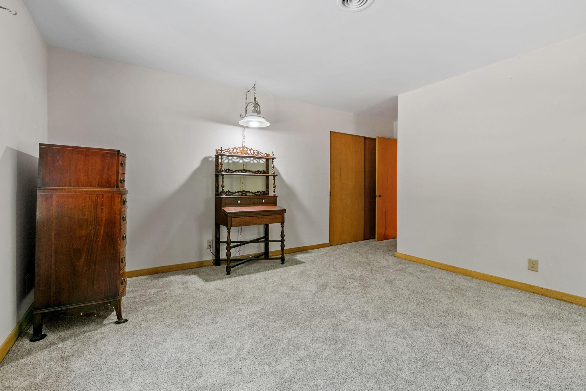 157 W Glencrest Drive