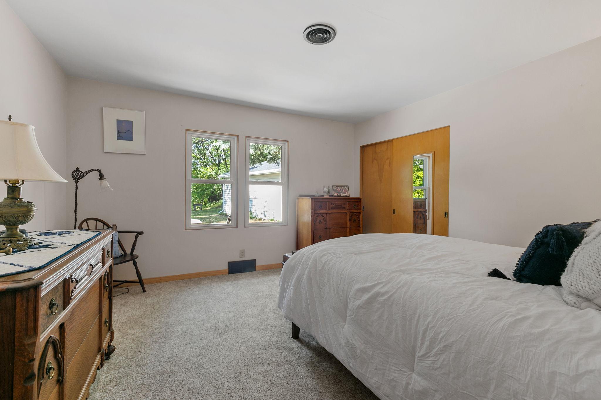 157 W Glencrest Drive
