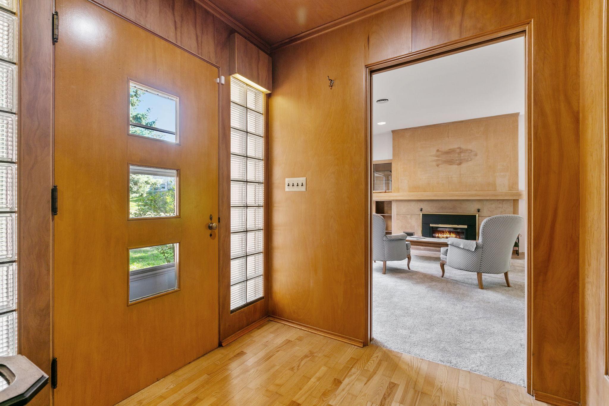 157 W Glencrest Drive