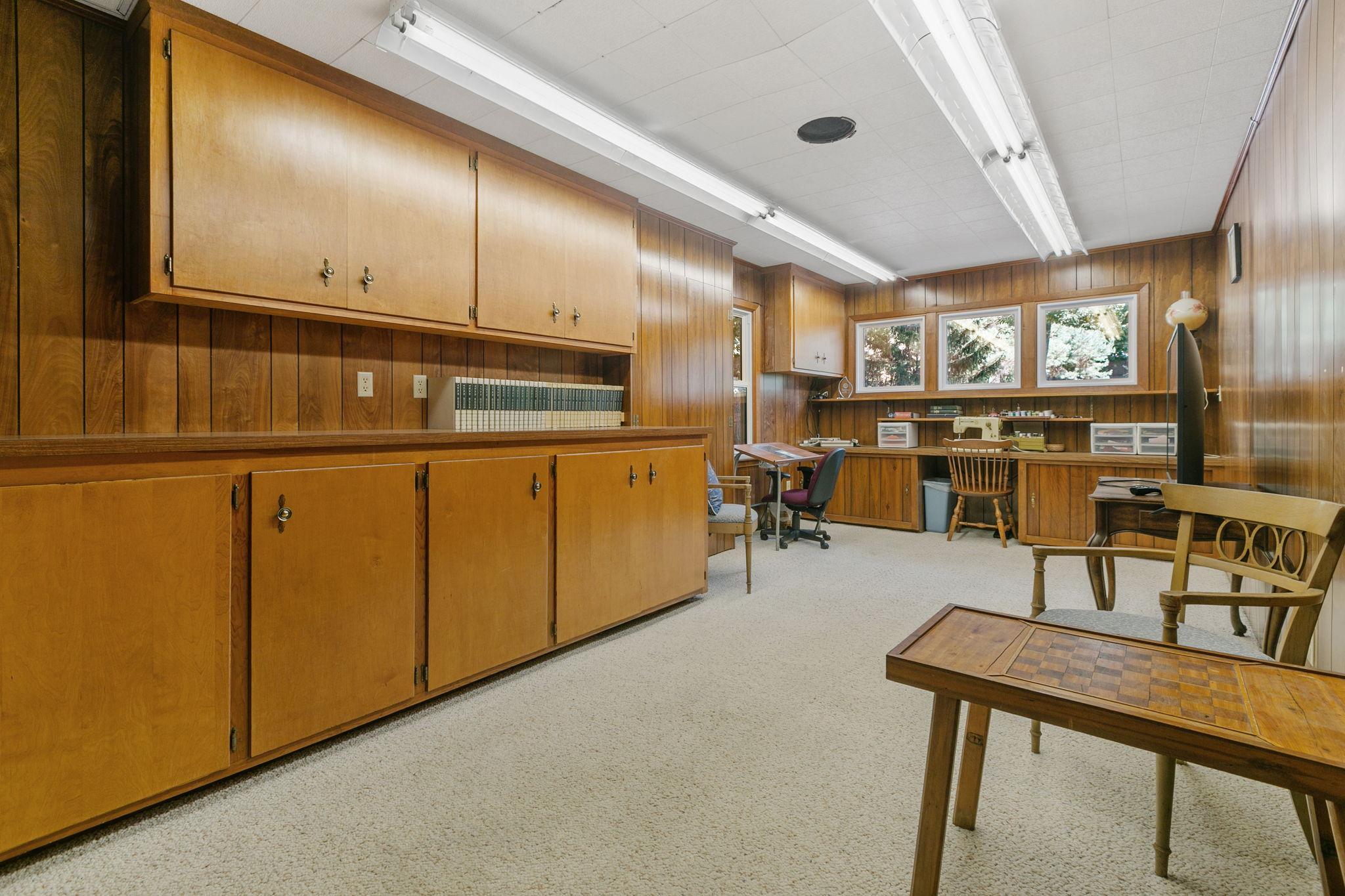 157 W Glencrest Drive