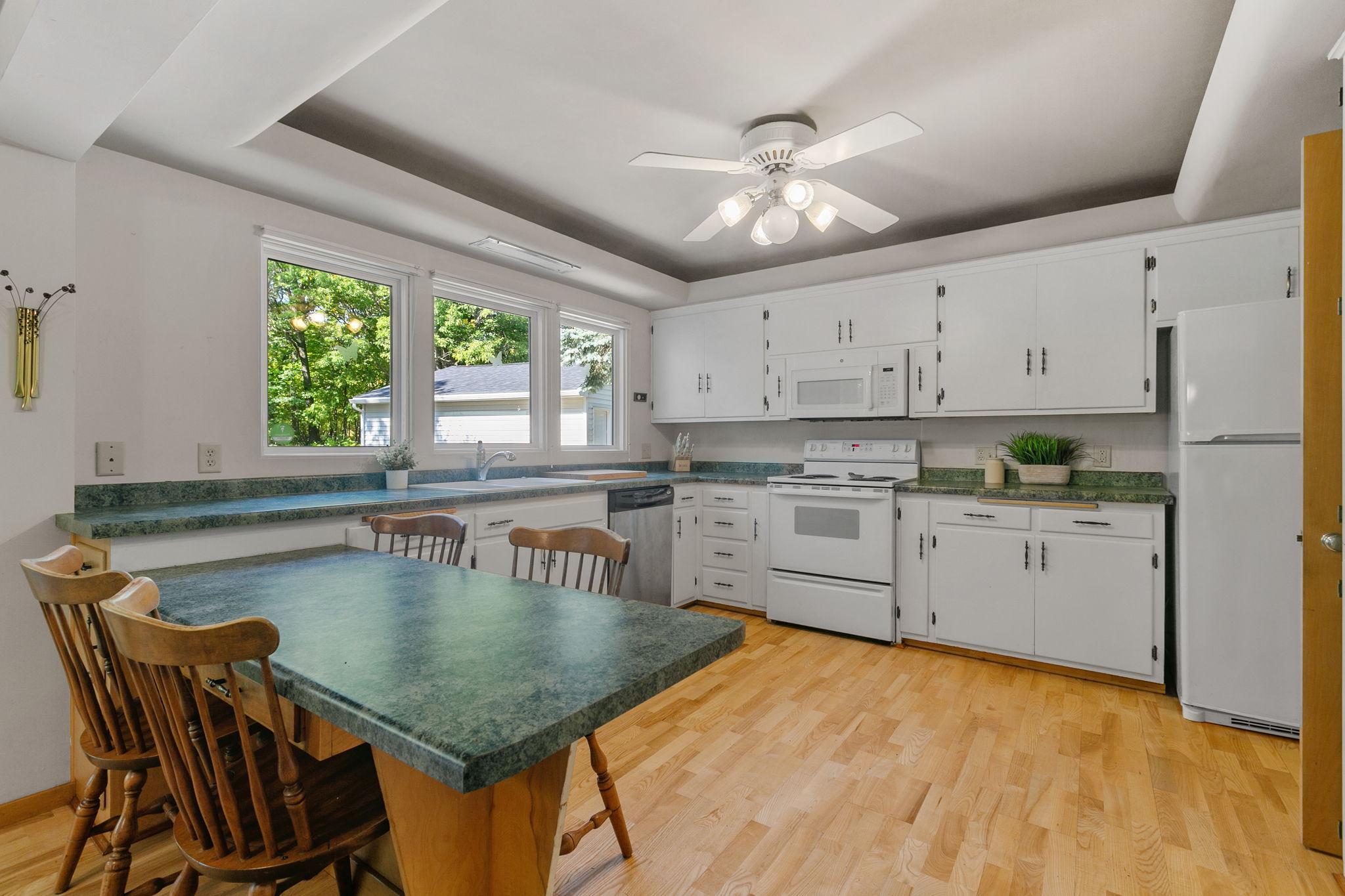 157 W Glencrest Drive