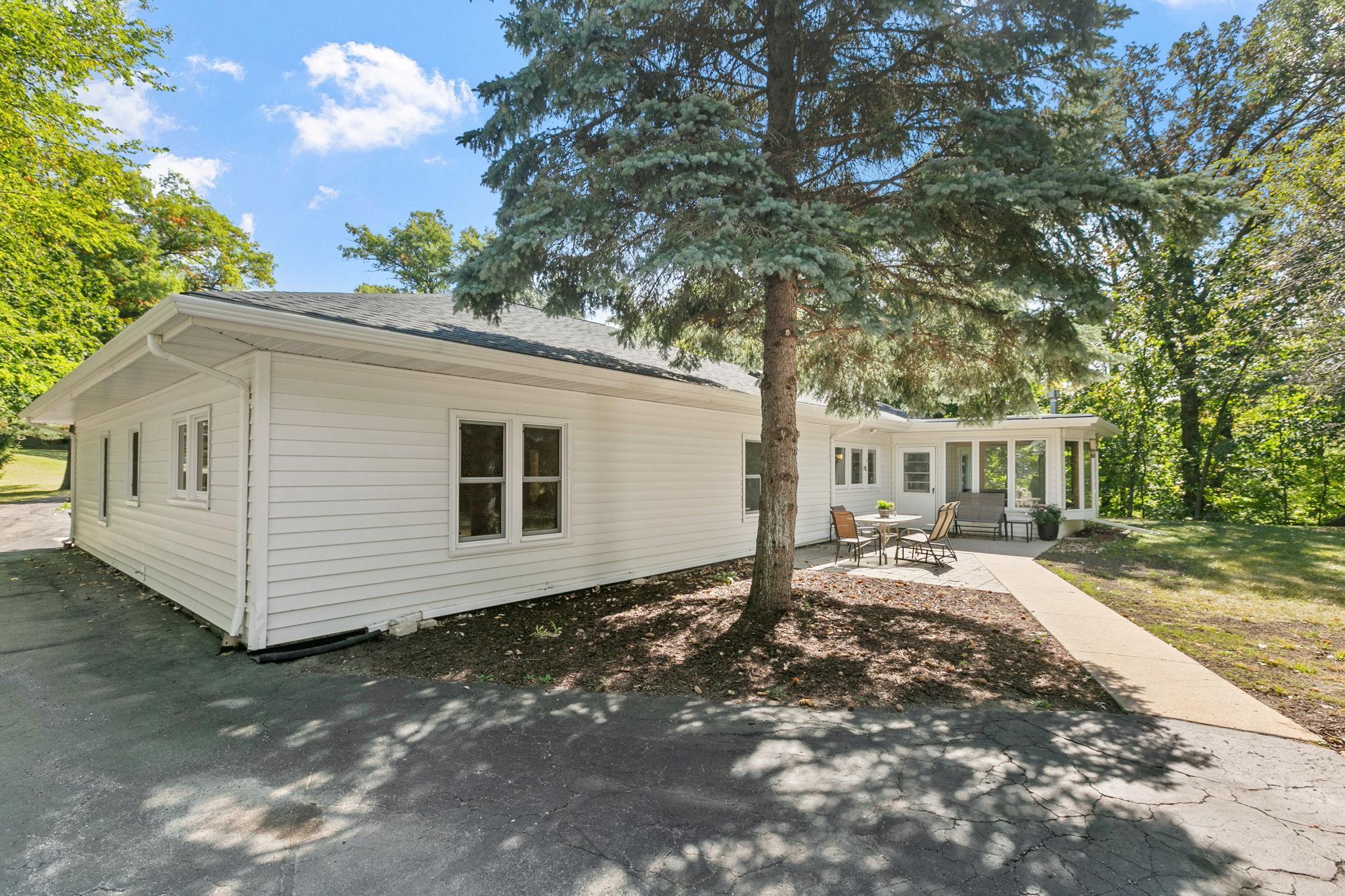 157 W Glencrest Drive
