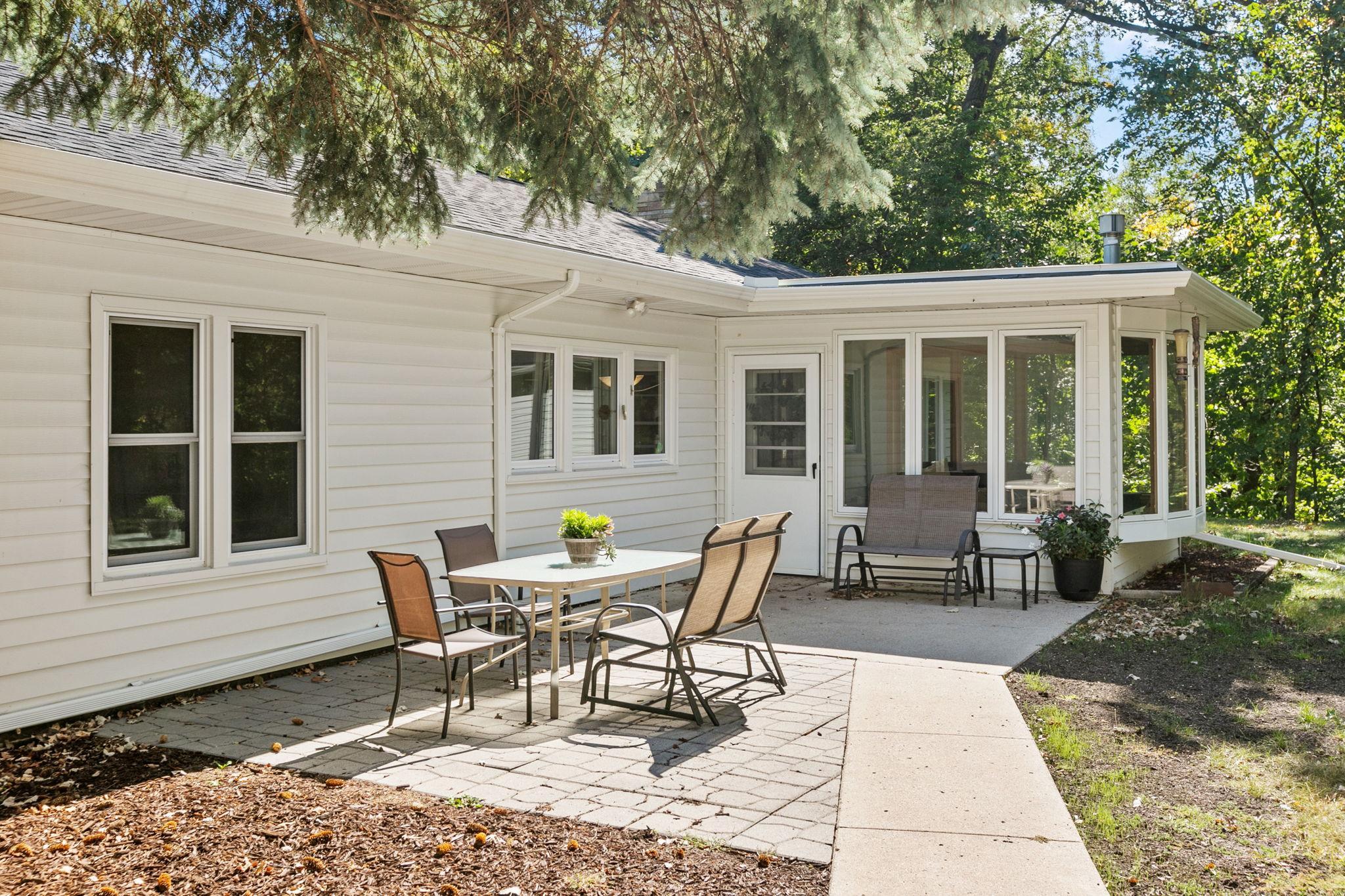 157 W Glencrest Drive