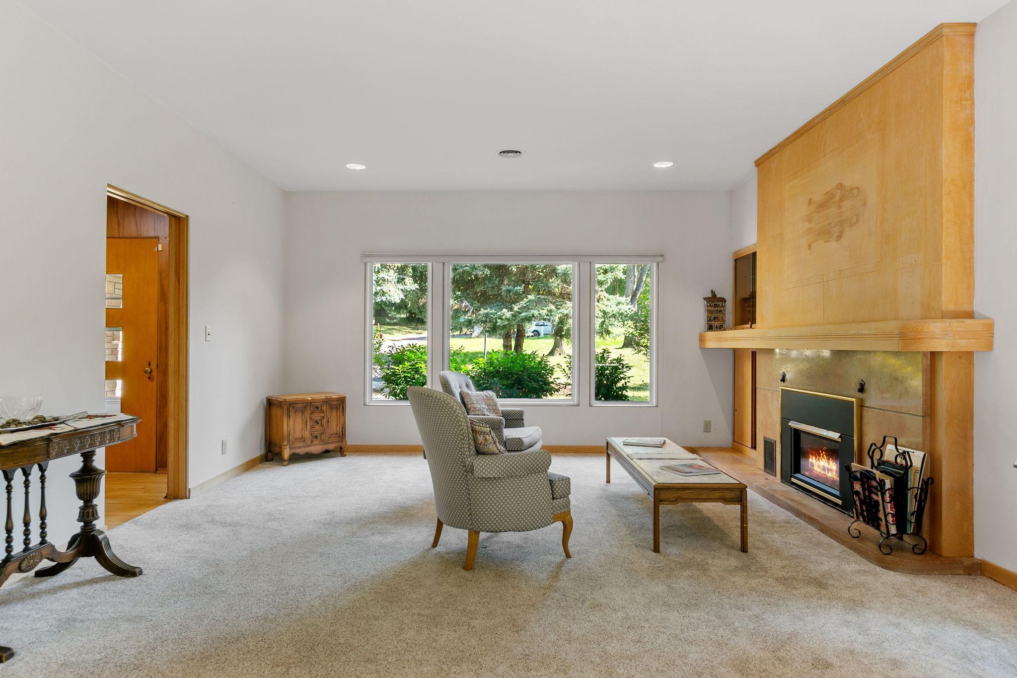 157 W Glencrest Drive
