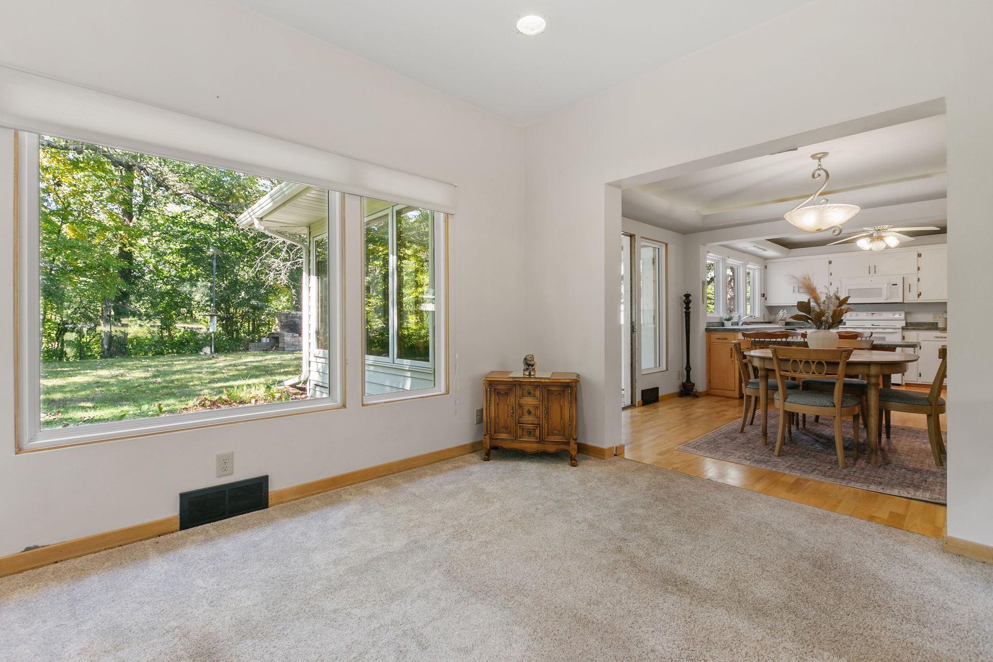 157 W Glencrest Drive