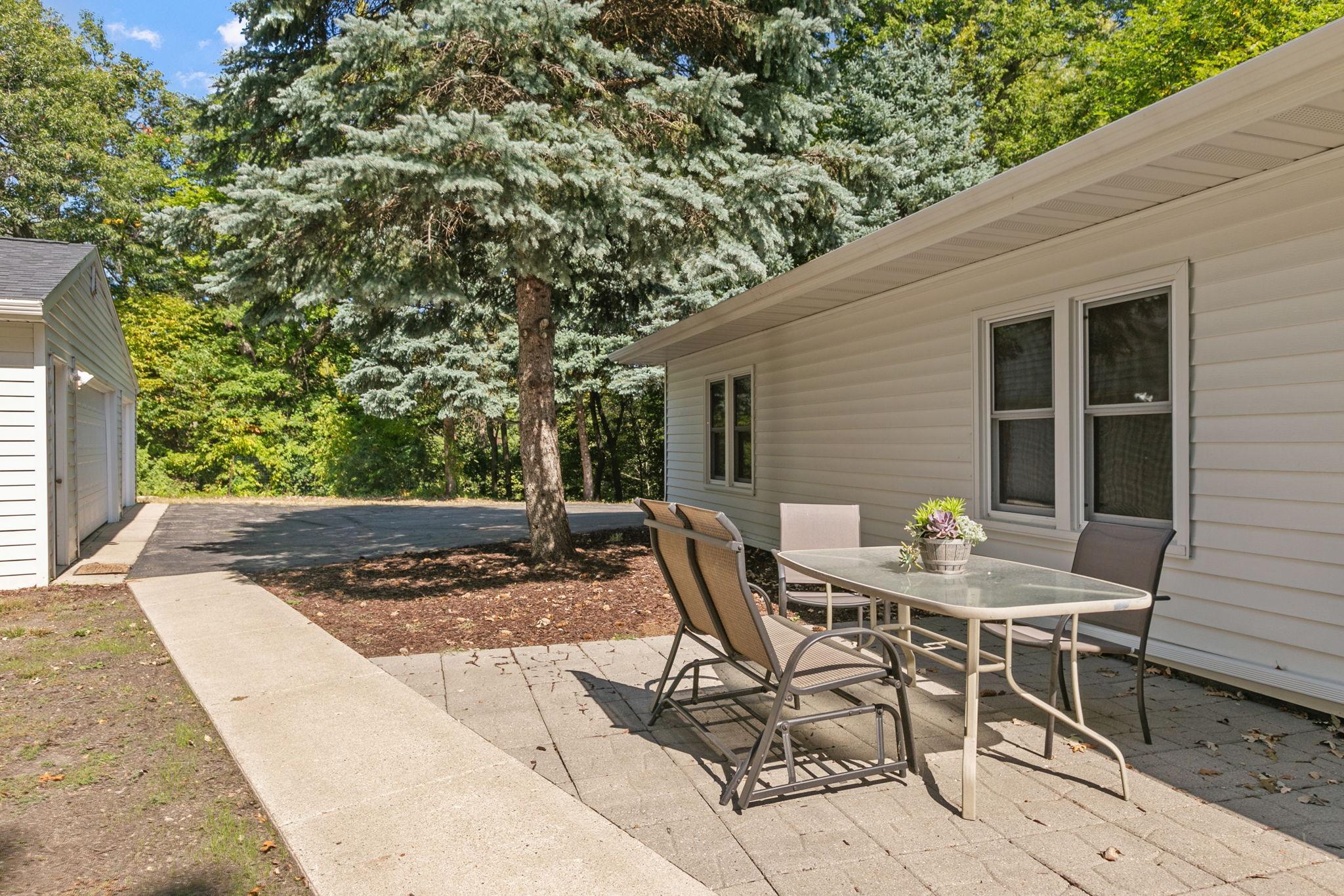 157 W Glencrest Drive