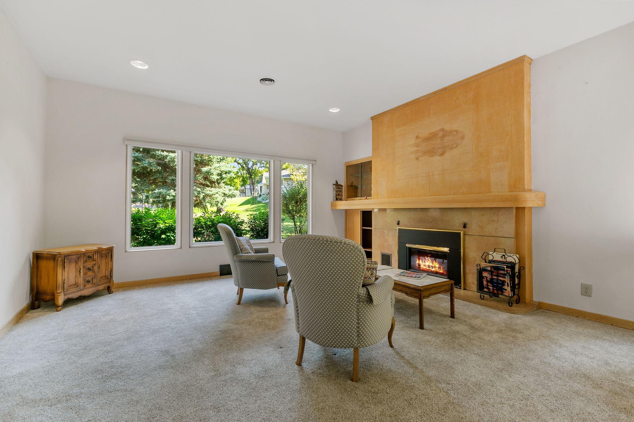 157 W Glencrest Drive