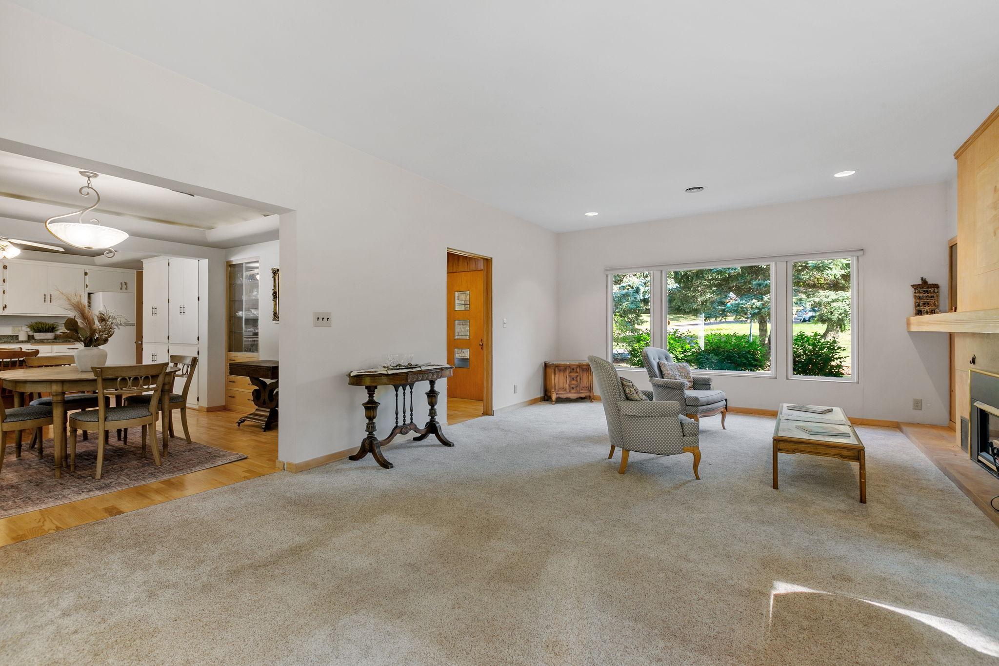 157 W Glencrest Drive