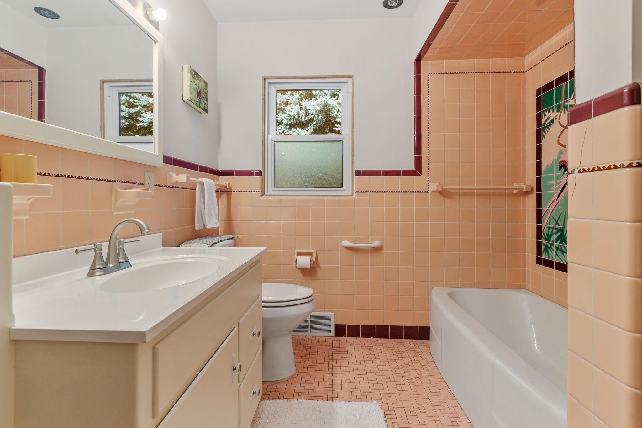 157 W Glencrest Drive