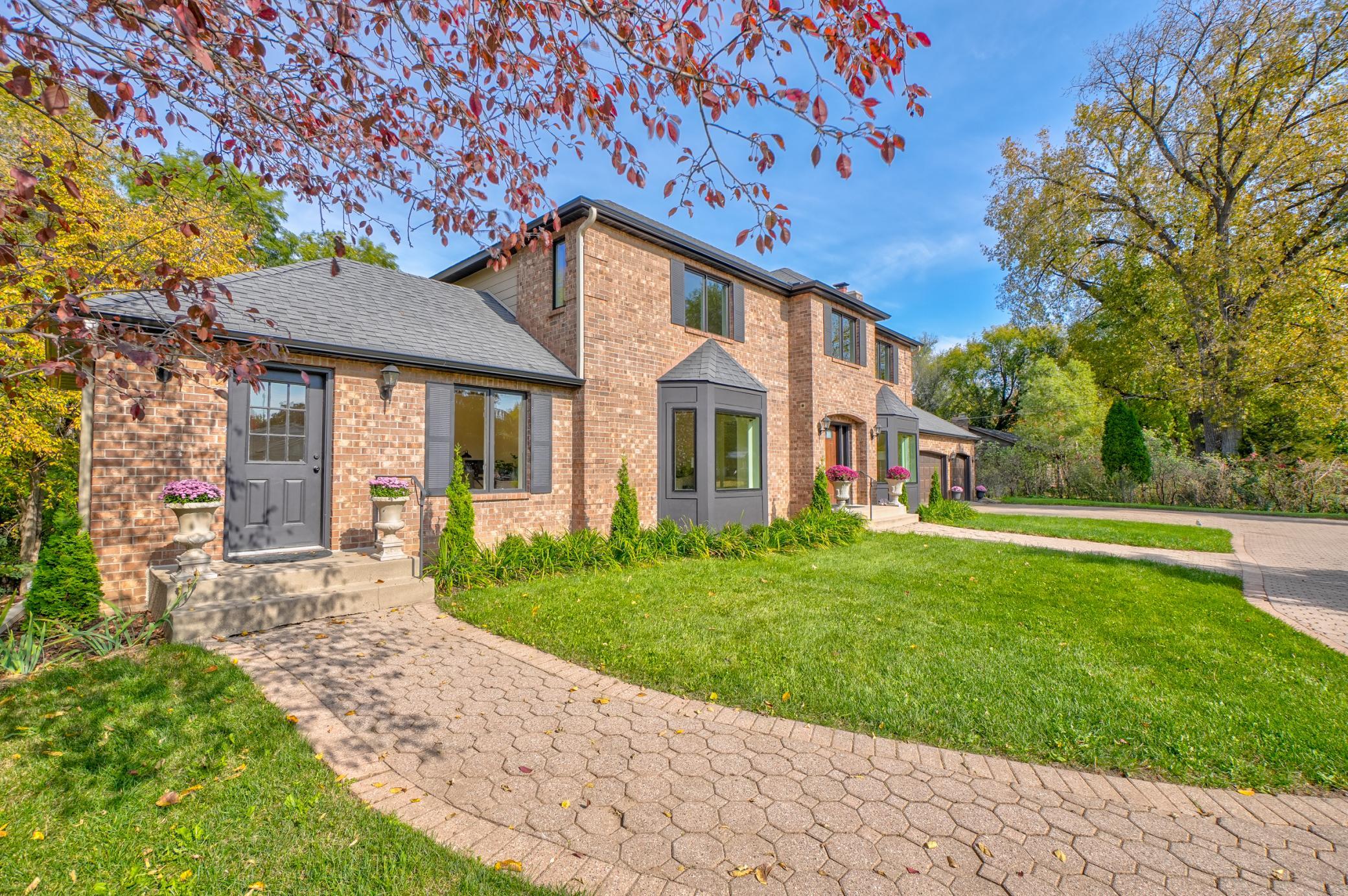 679 Marie Avenue W