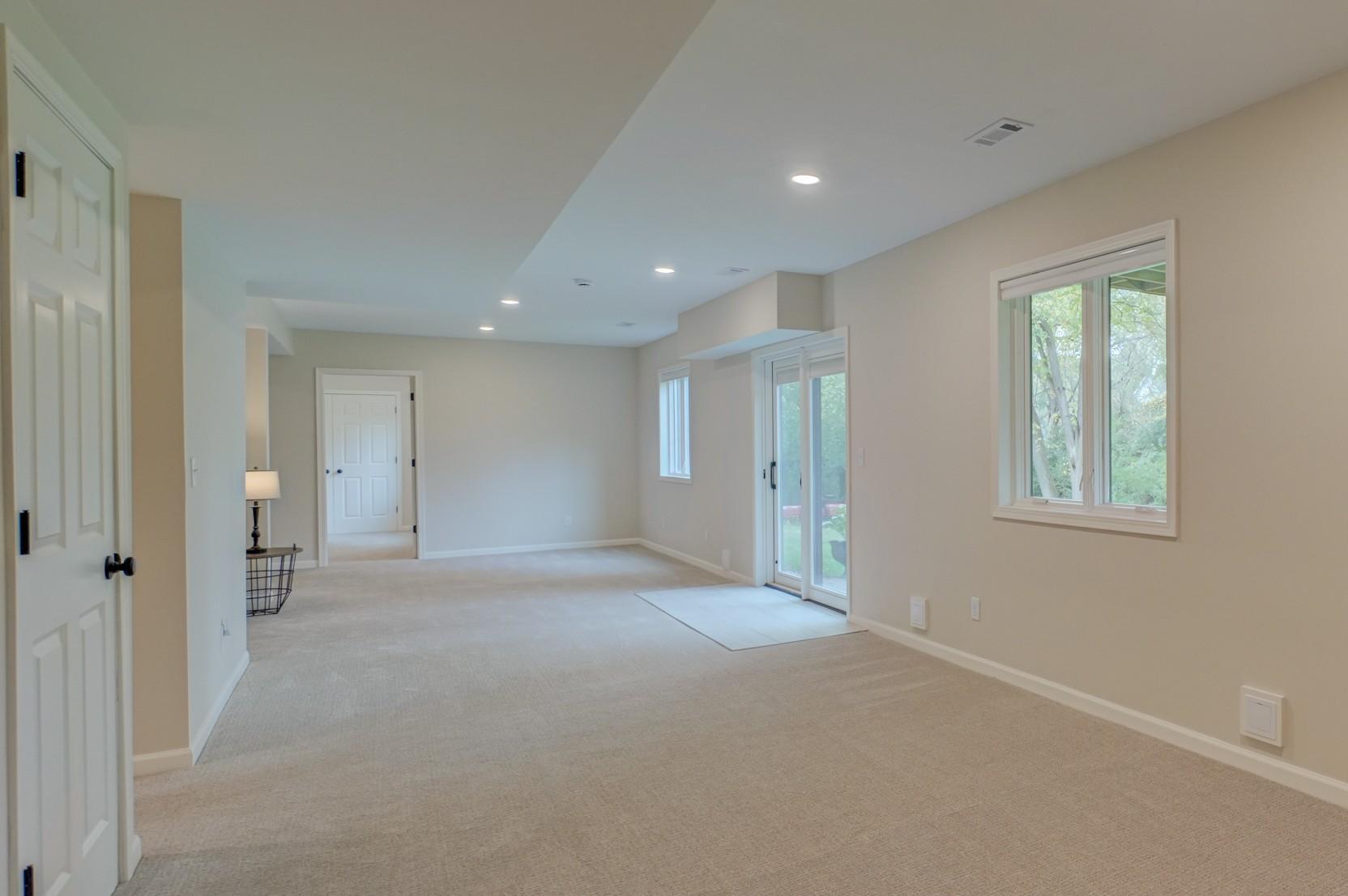 679 Marie Avenue W