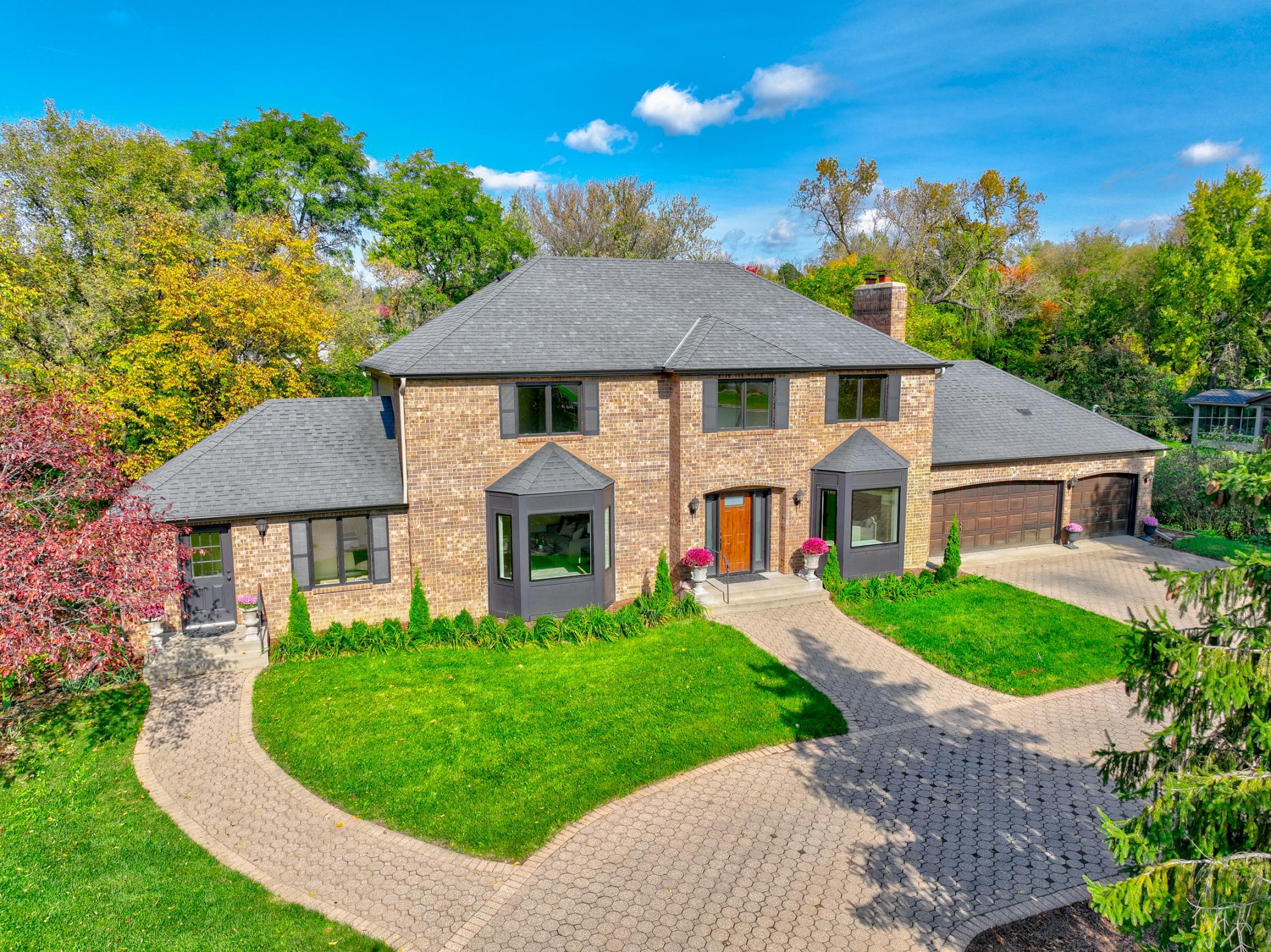 679 Marie Avenue W