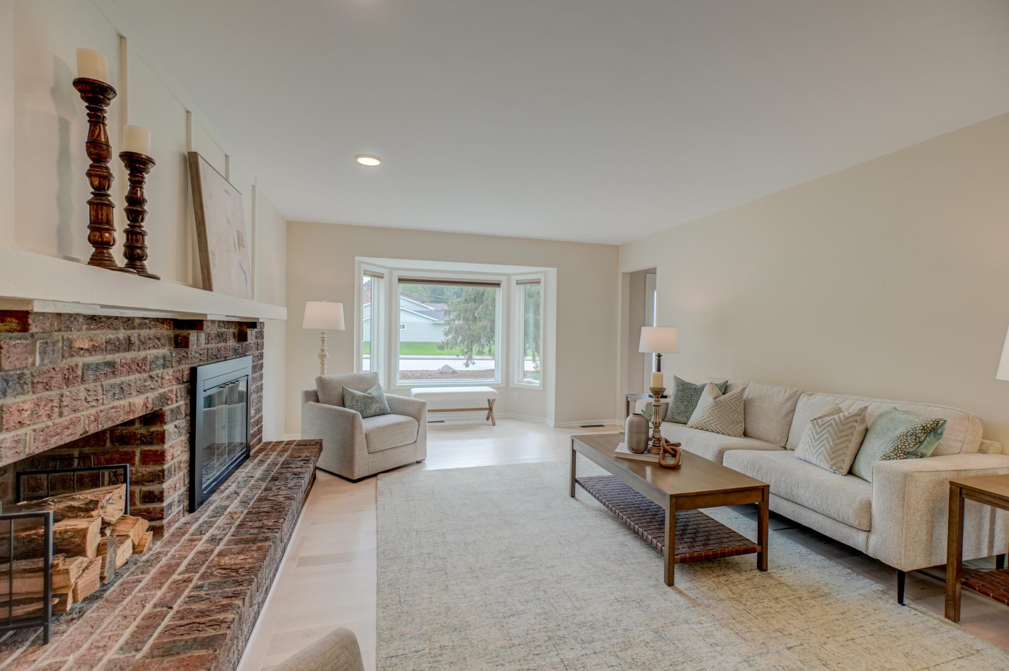 679 Marie Avenue W