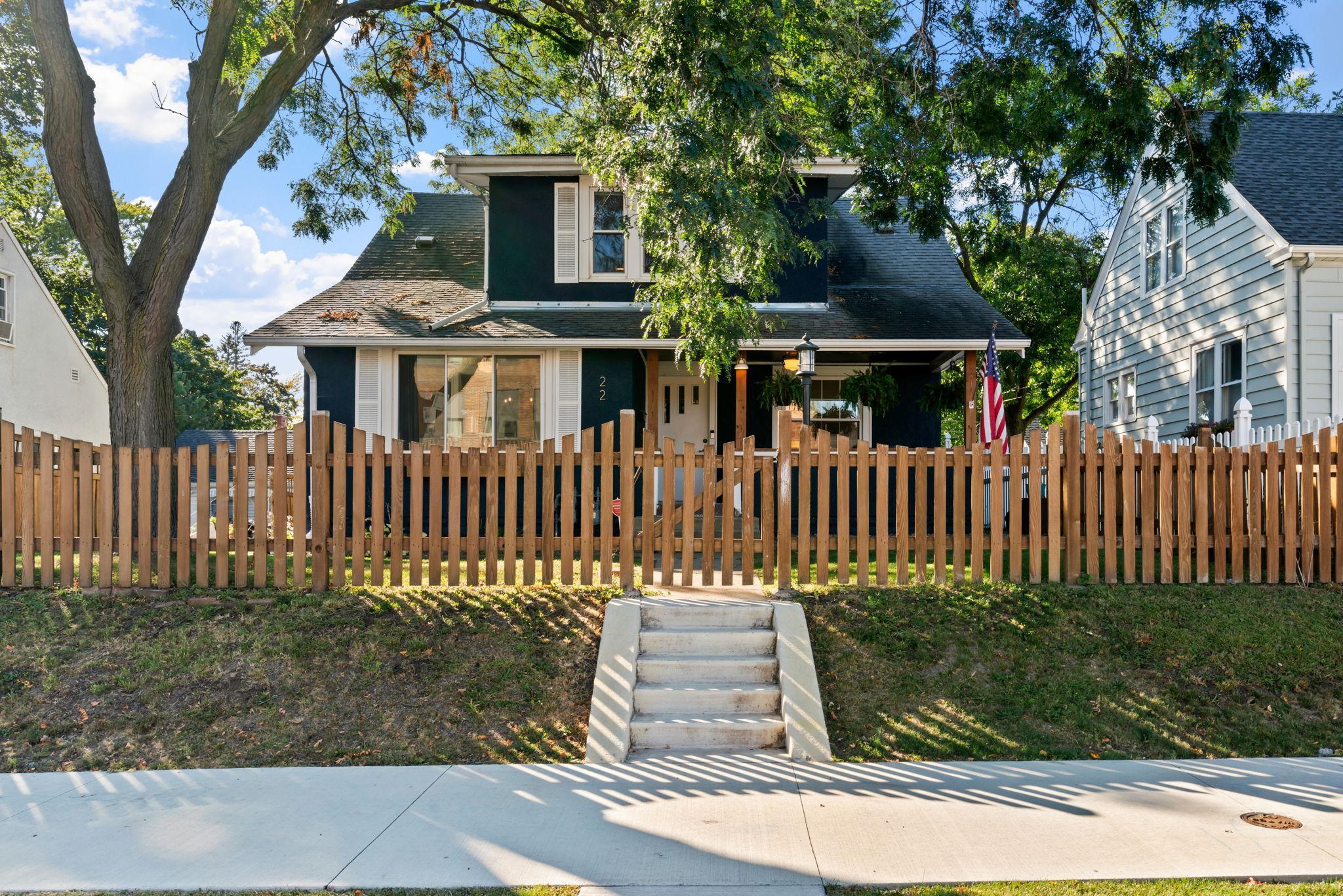 22 14th Avenue N