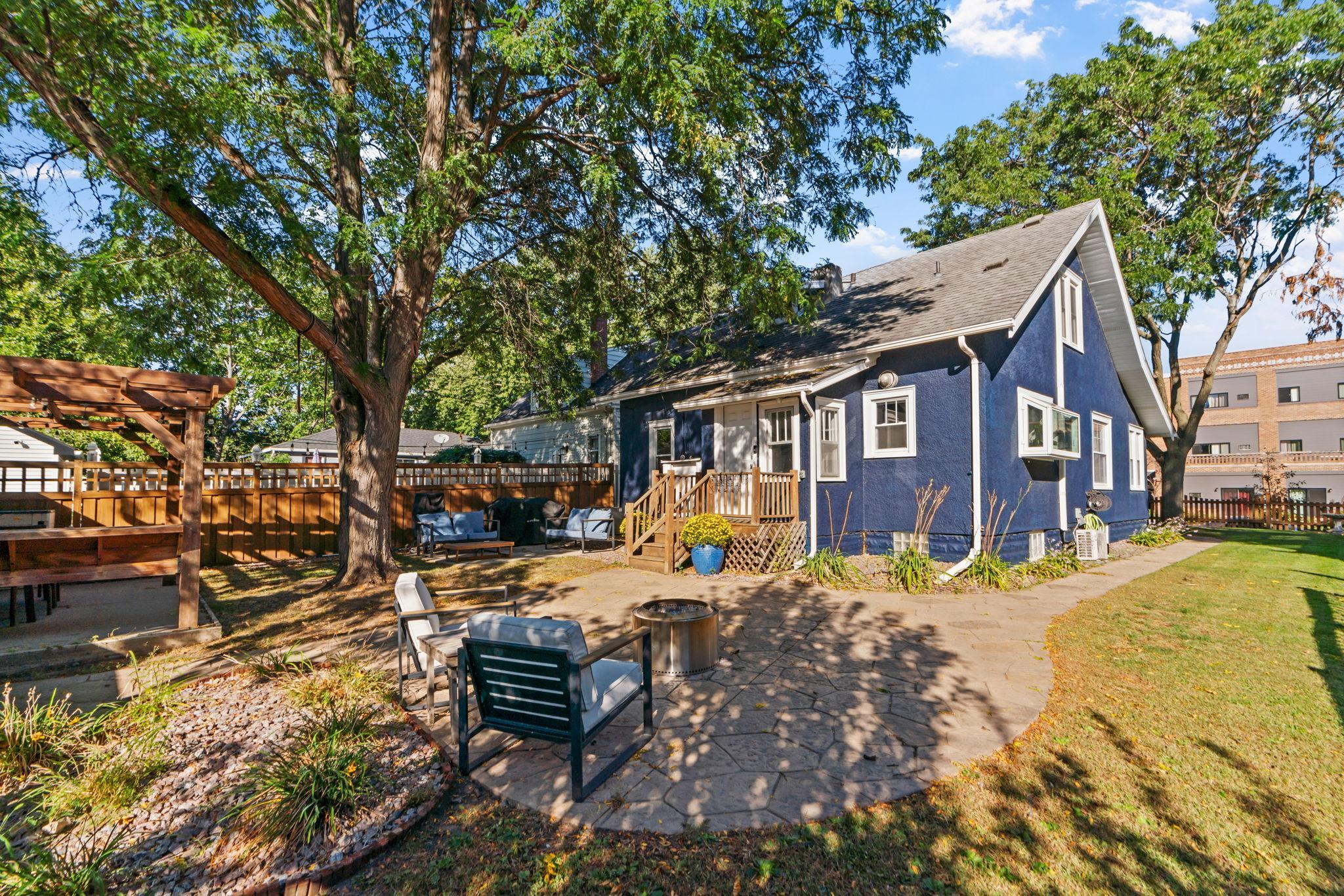 22 14th Avenue N