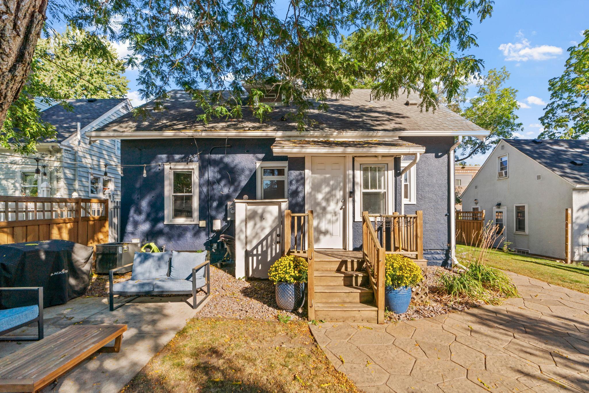 22 14th Avenue N