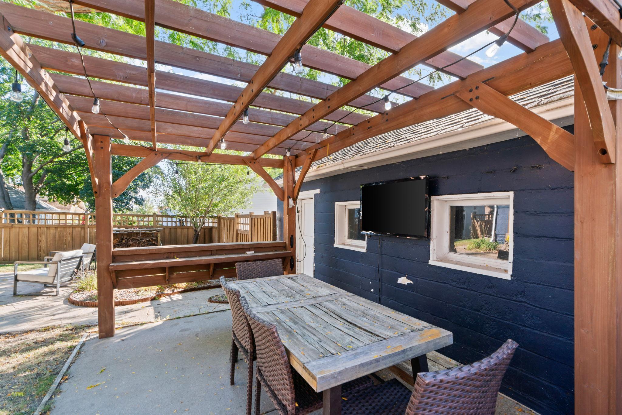 22 14th Avenue N