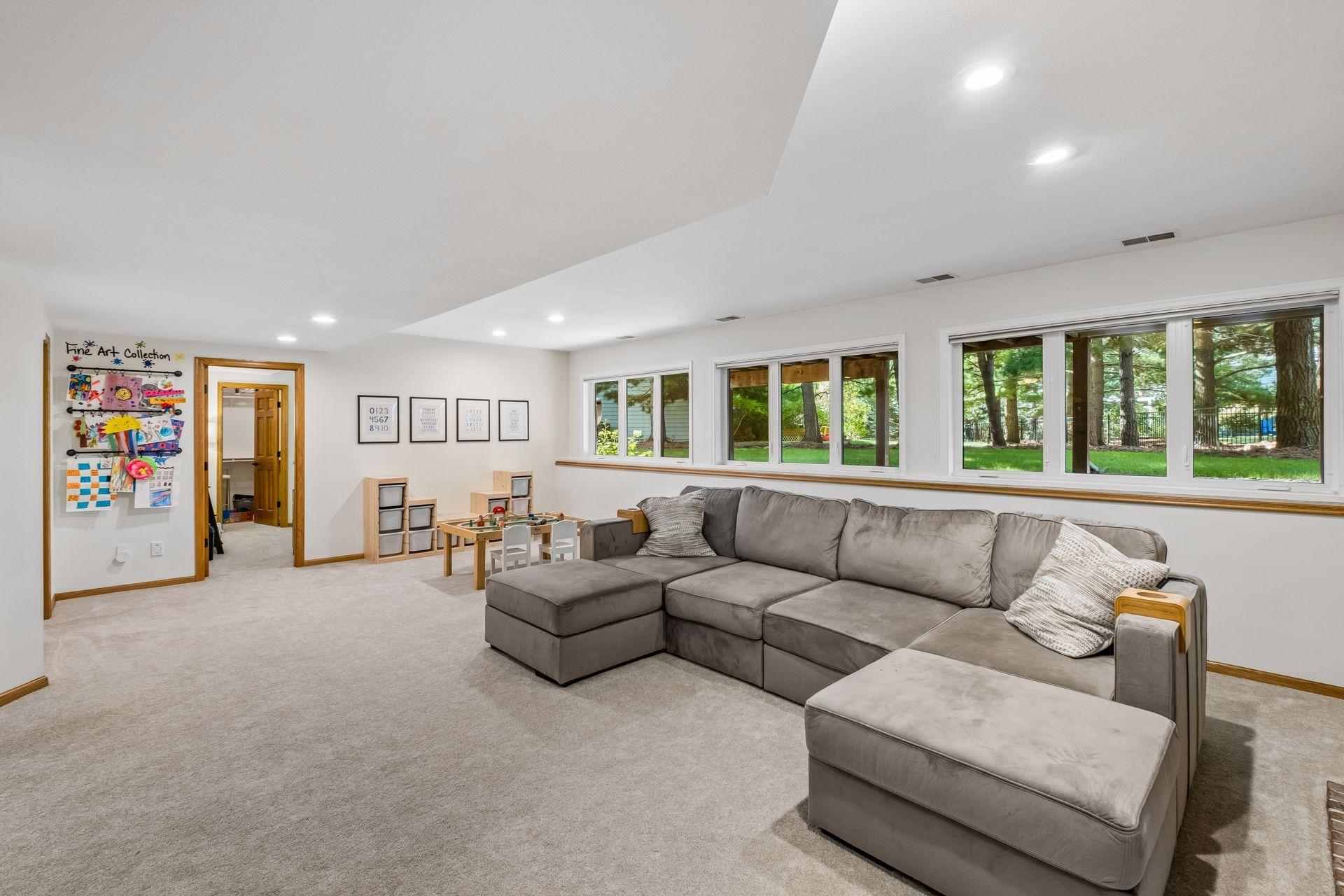 11086 Holland Circle