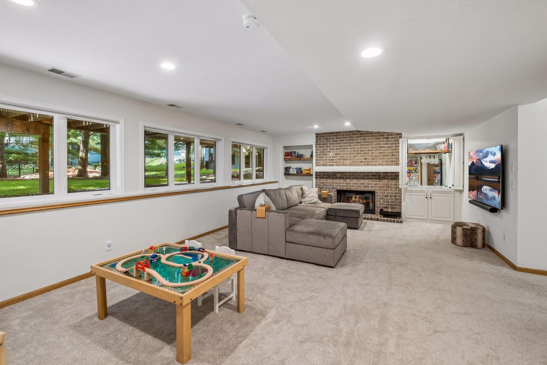 11086 Holland Circle