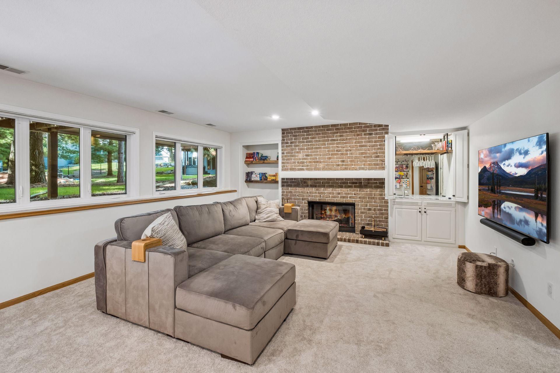 11086 Holland Circle