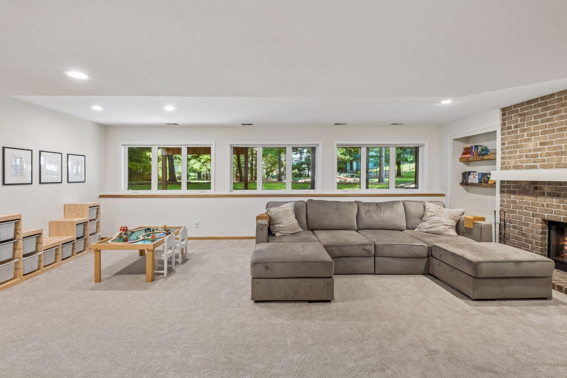 11086 Holland Circle