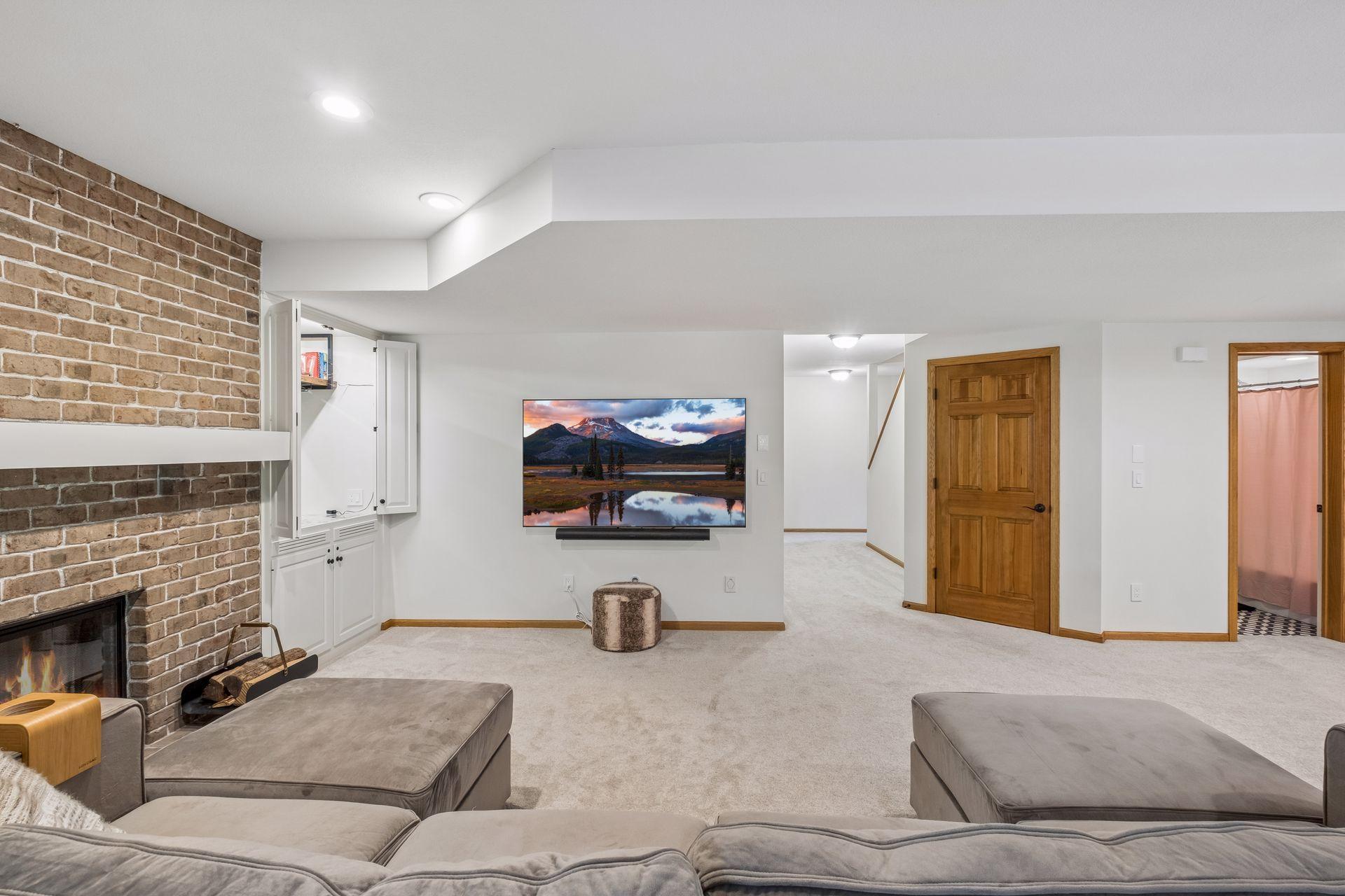 11086 Holland Circle