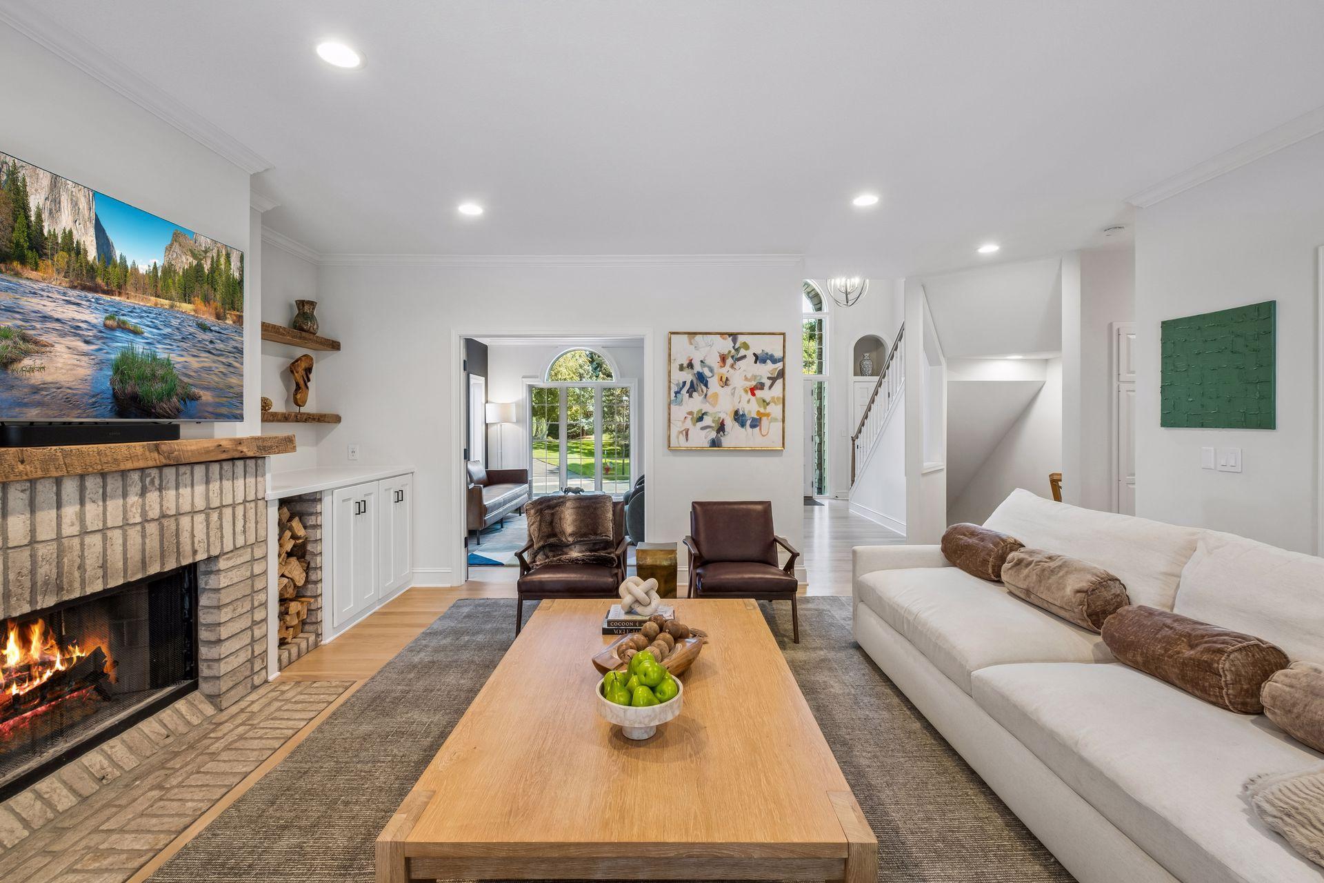 11086 Holland Circle