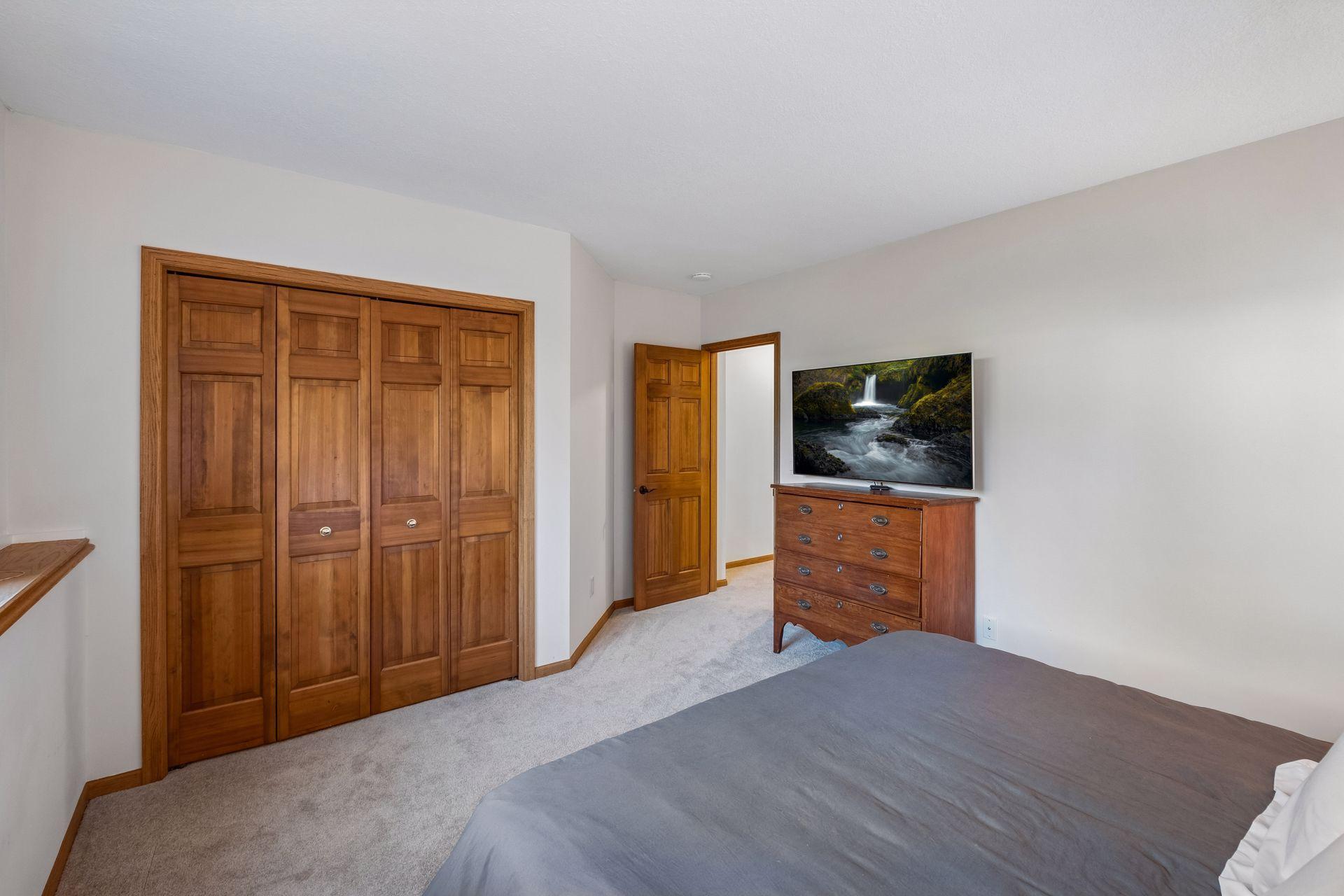 11086 Holland Circle