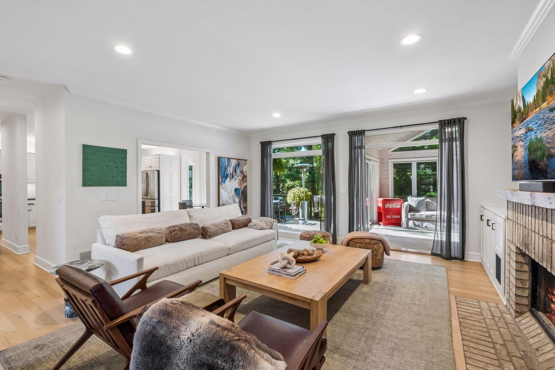 11086 Holland Circle