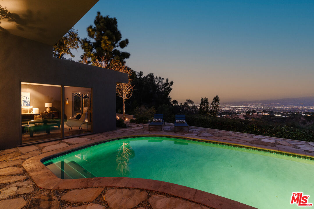 8559 Edwin Dr