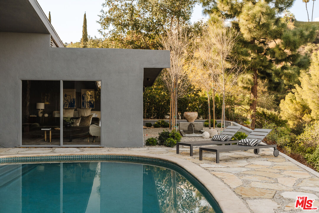 8559 Edwin Dr