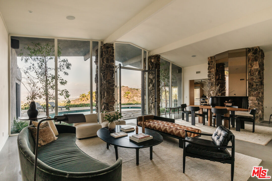 8559 Edwin Dr