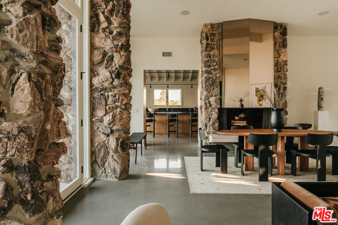 8559 Edwin Dr