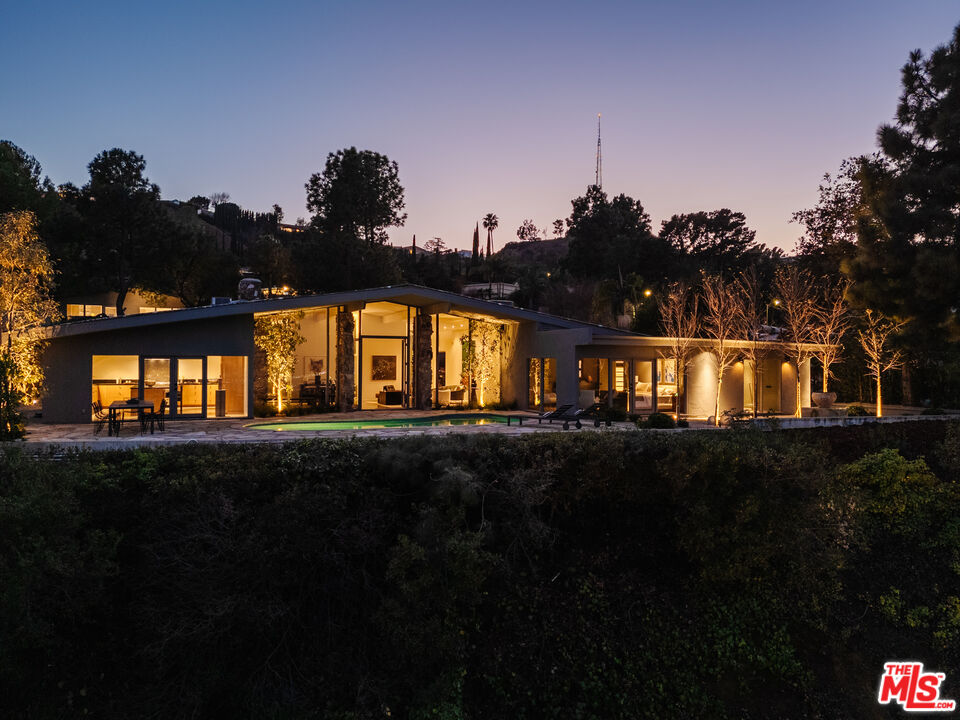8559 Edwin Dr