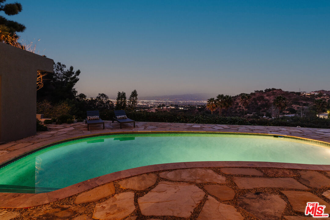 8559 Edwin Dr