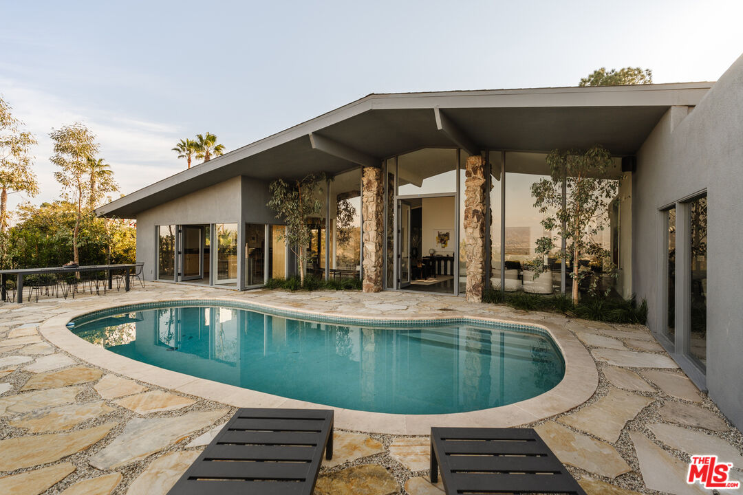 8559 Edwin Dr