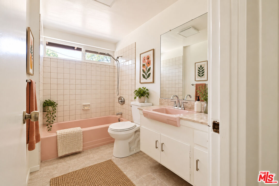17508 Vintage St