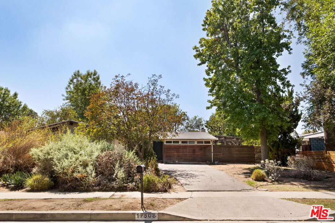 17508 Vintage St