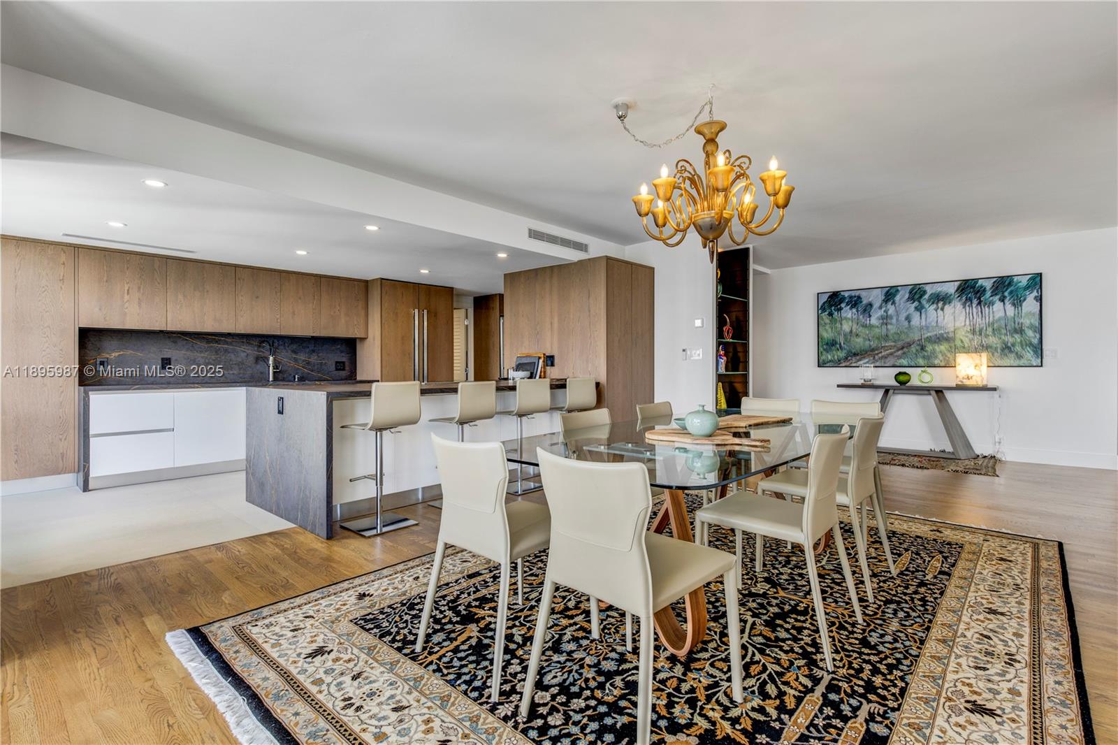 5500 Collins Ave # 1104
