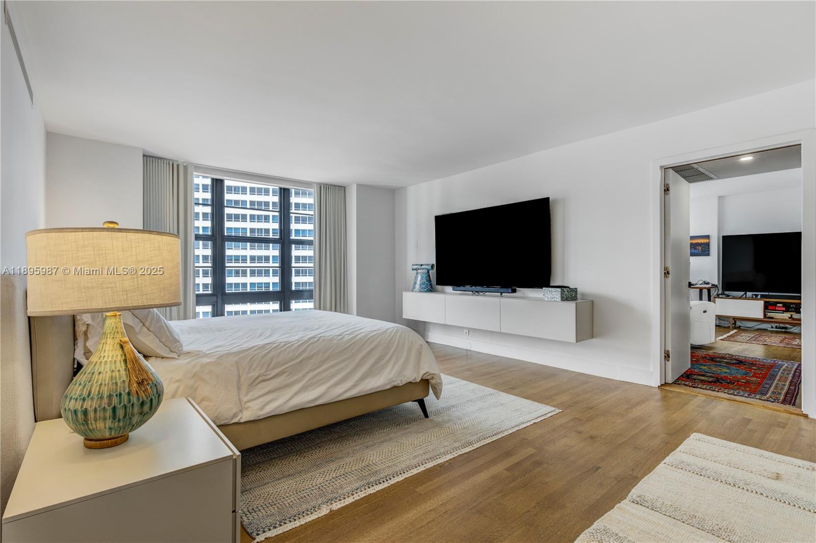 5500 Collins Ave # 1104