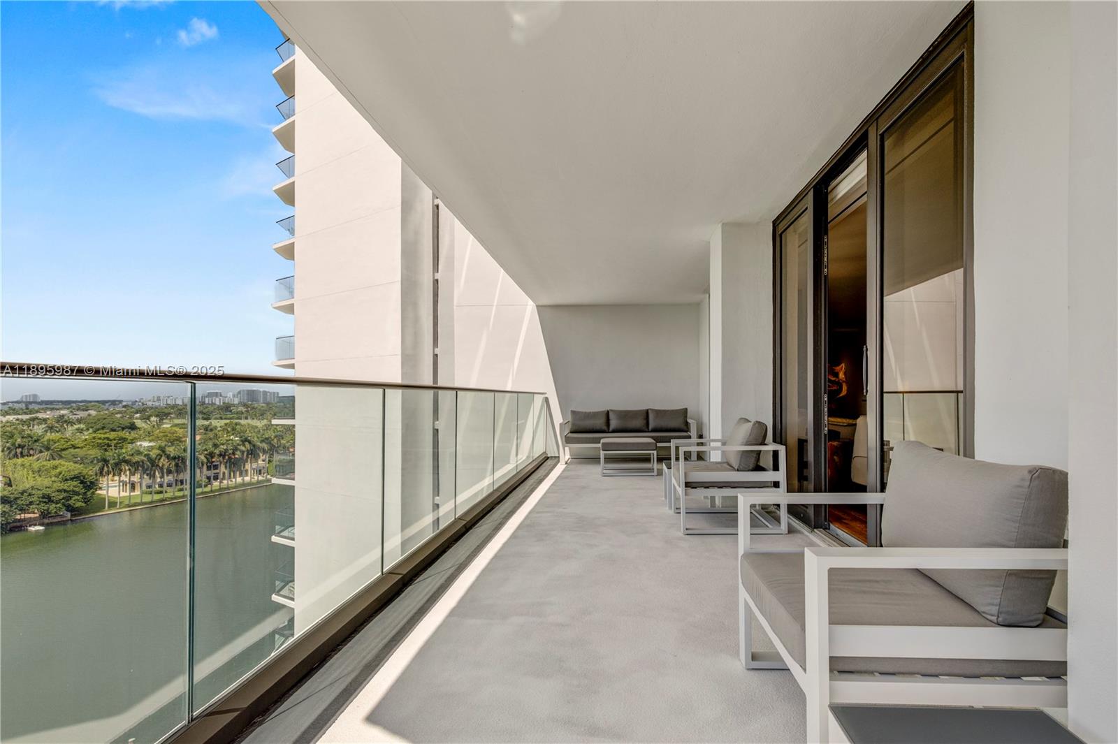 5500 Collins Ave # 1104