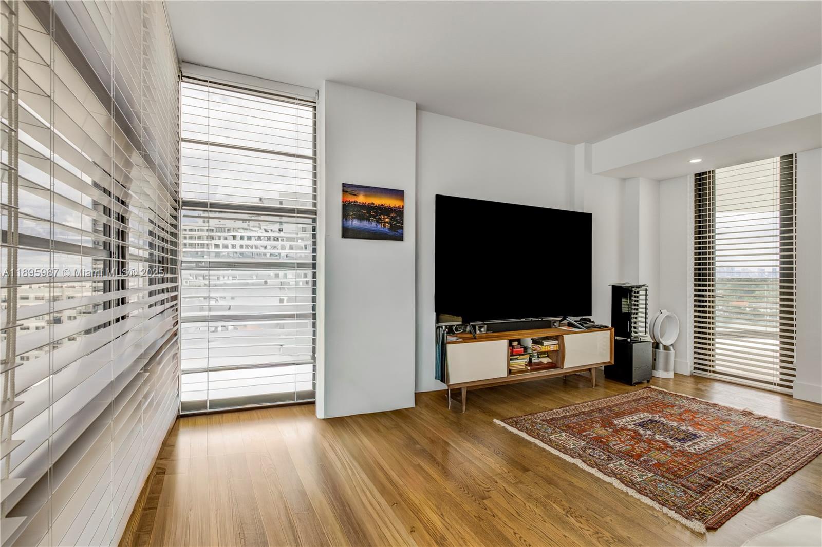 5500 Collins Ave # 1104
